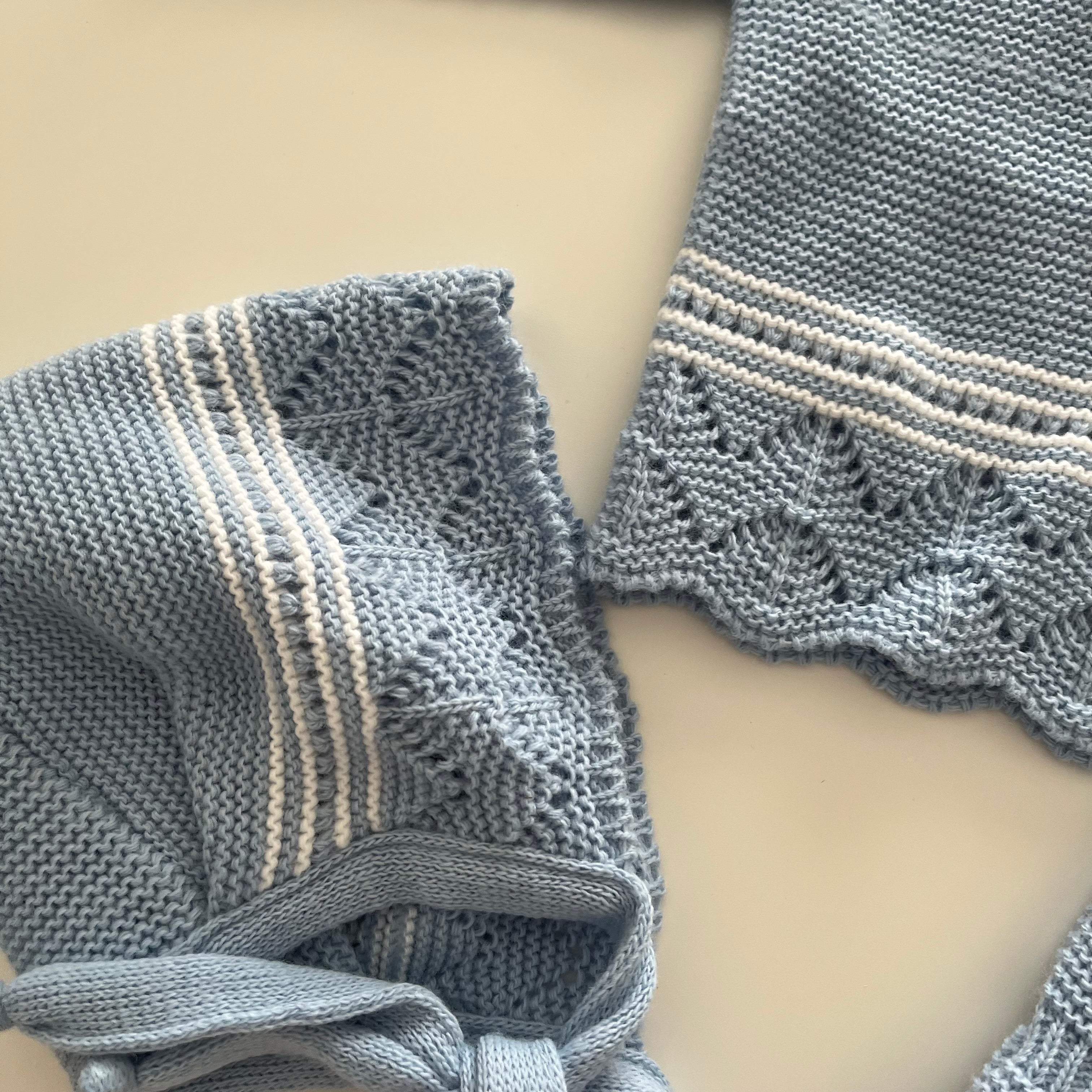 Conjunto saída de maternidade do pompom com touca
