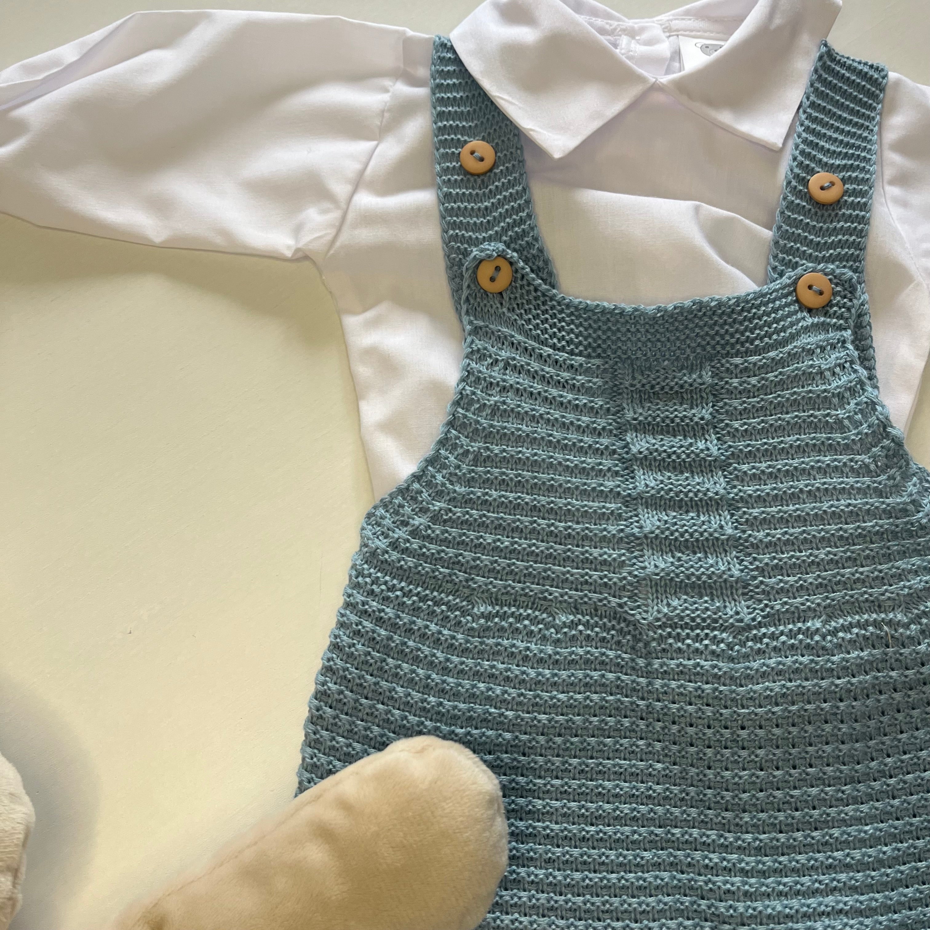Jardineira sem pés com blusa simples