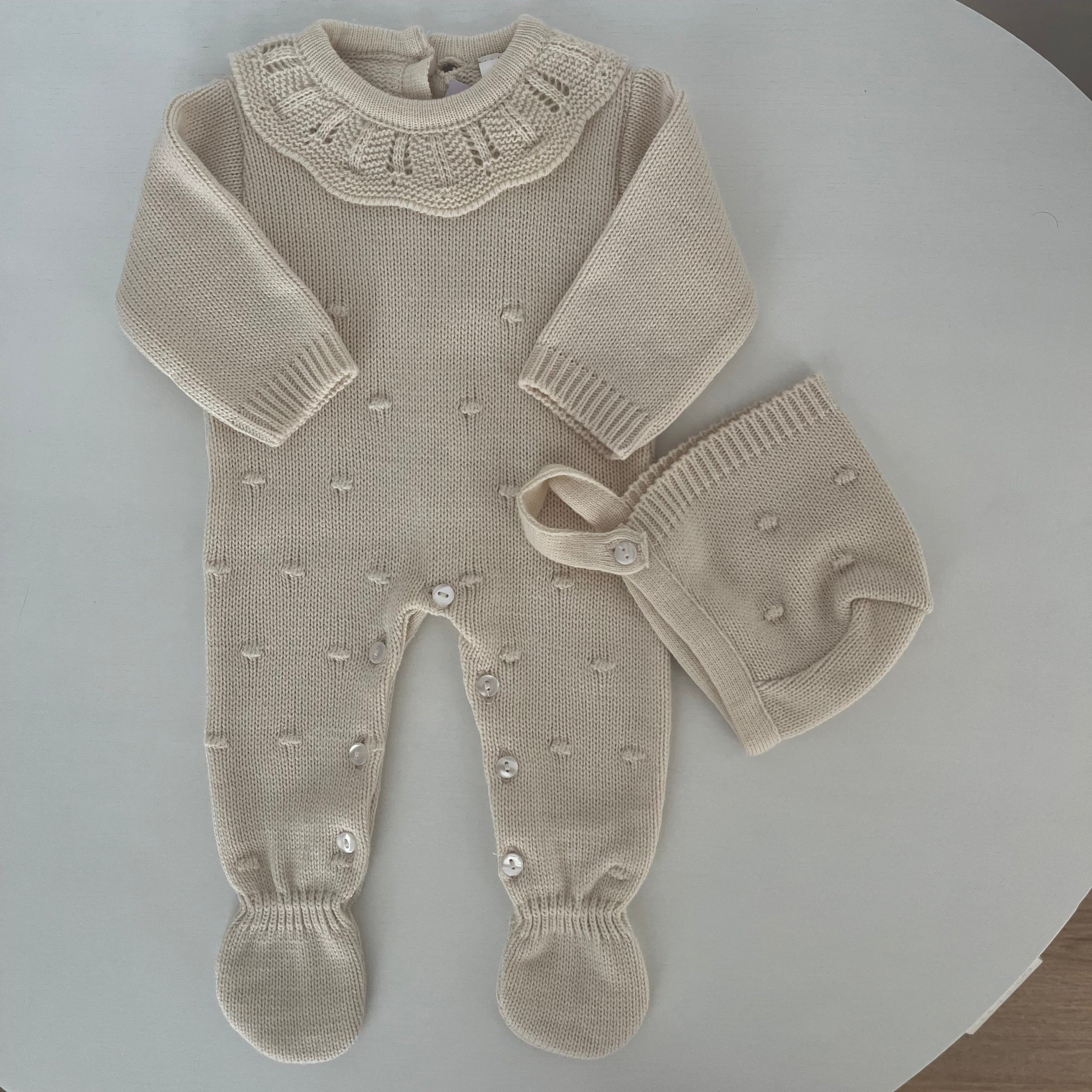 Conjunto saída de maternidade do pompom com gola