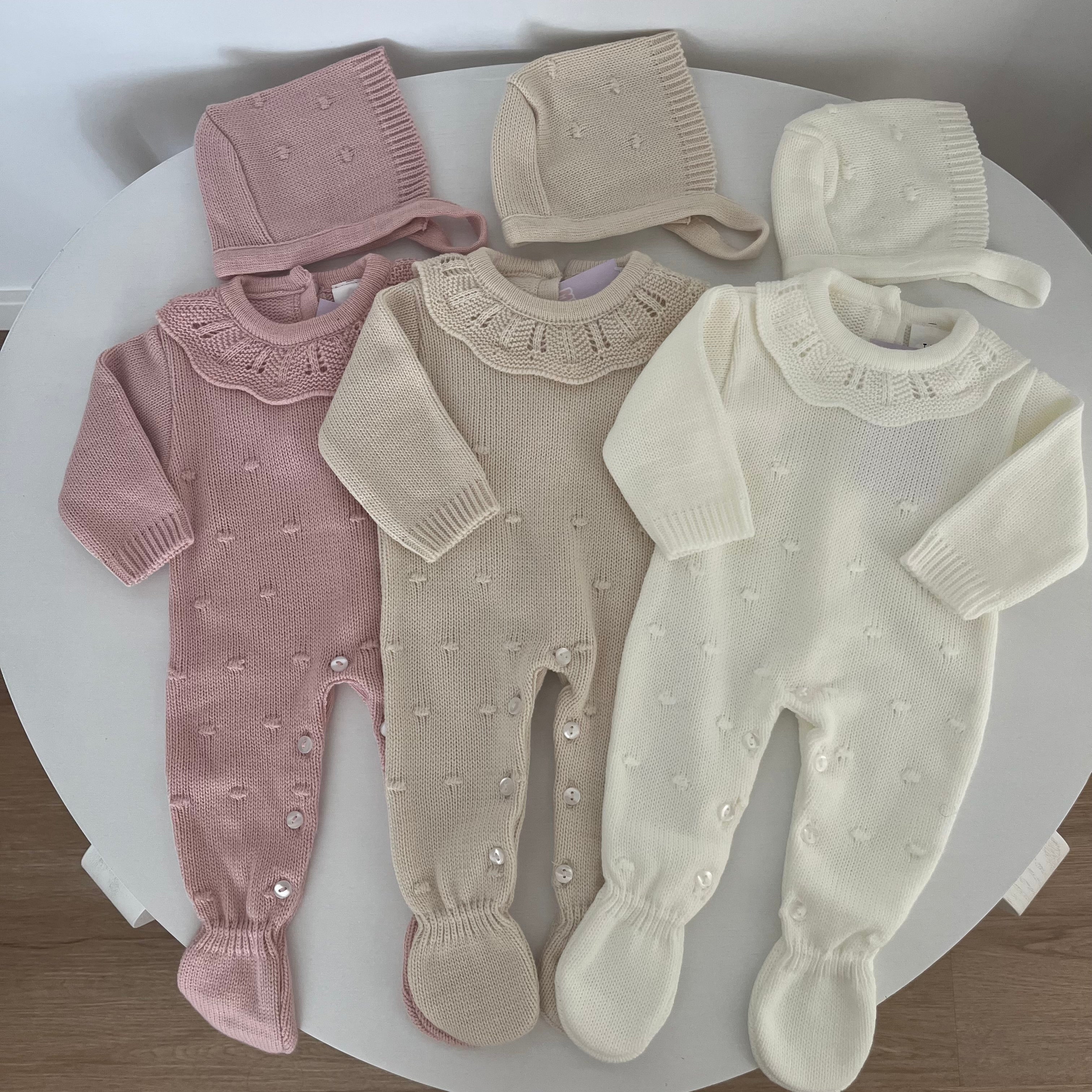 Conjunto saída de maternidade do pompom com gola