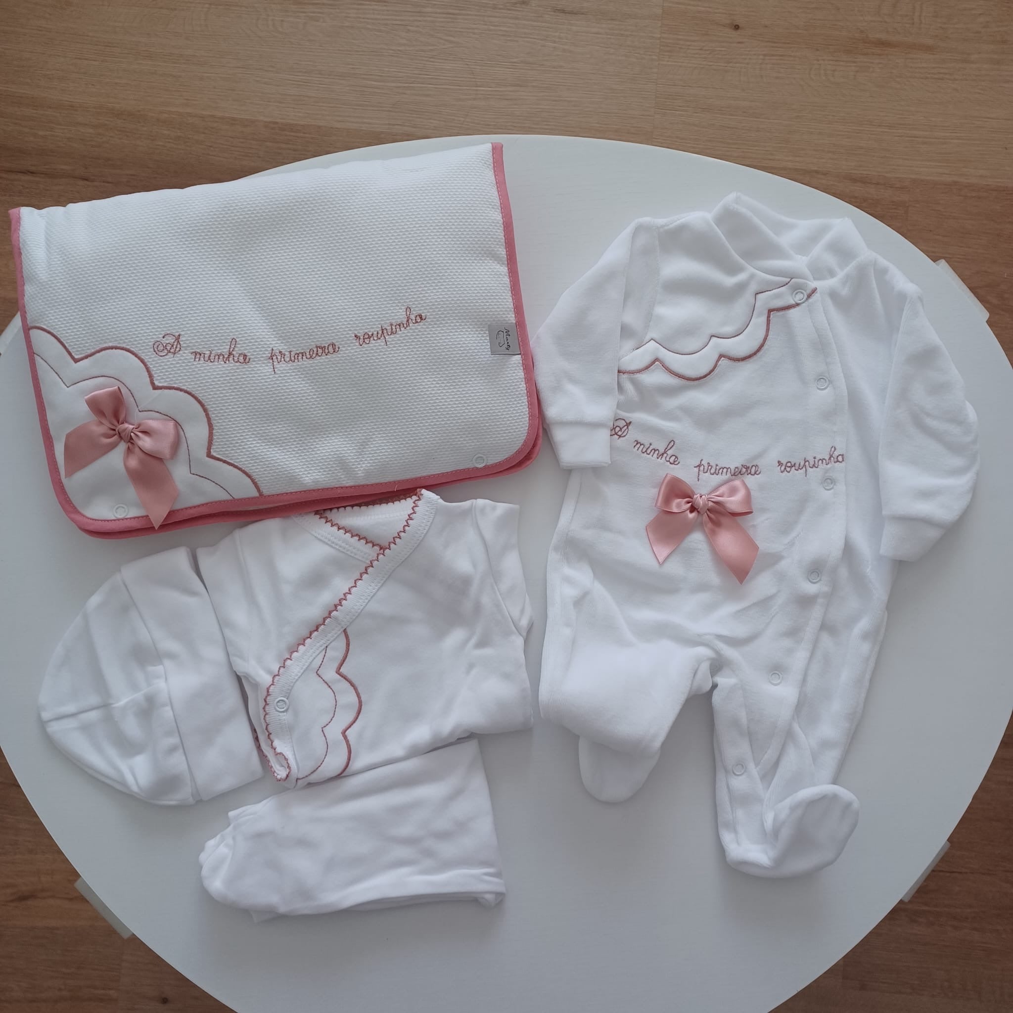 Conjunto “A minha primeira roupinha” - coleção da nuvem