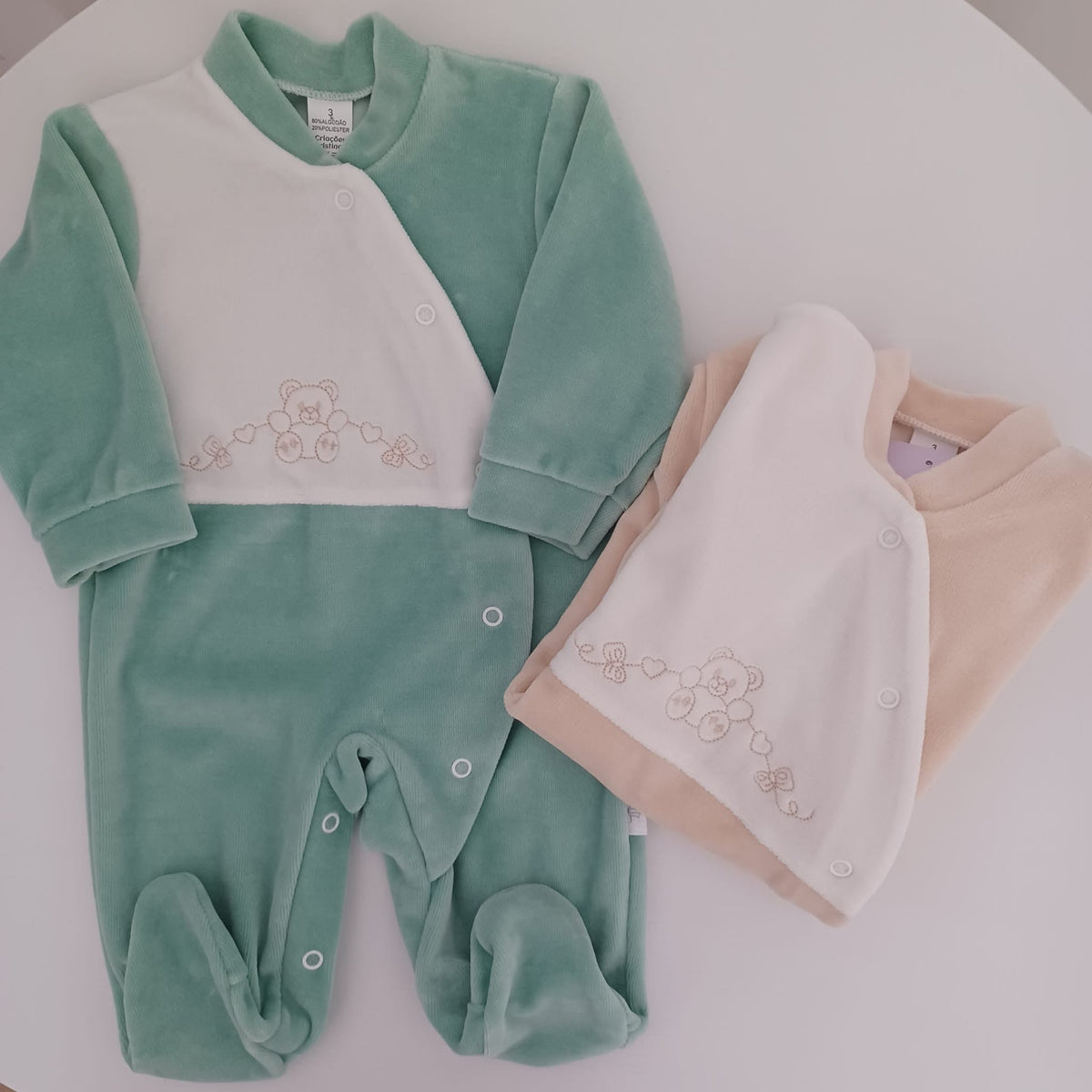 Babygrow do fio de corações