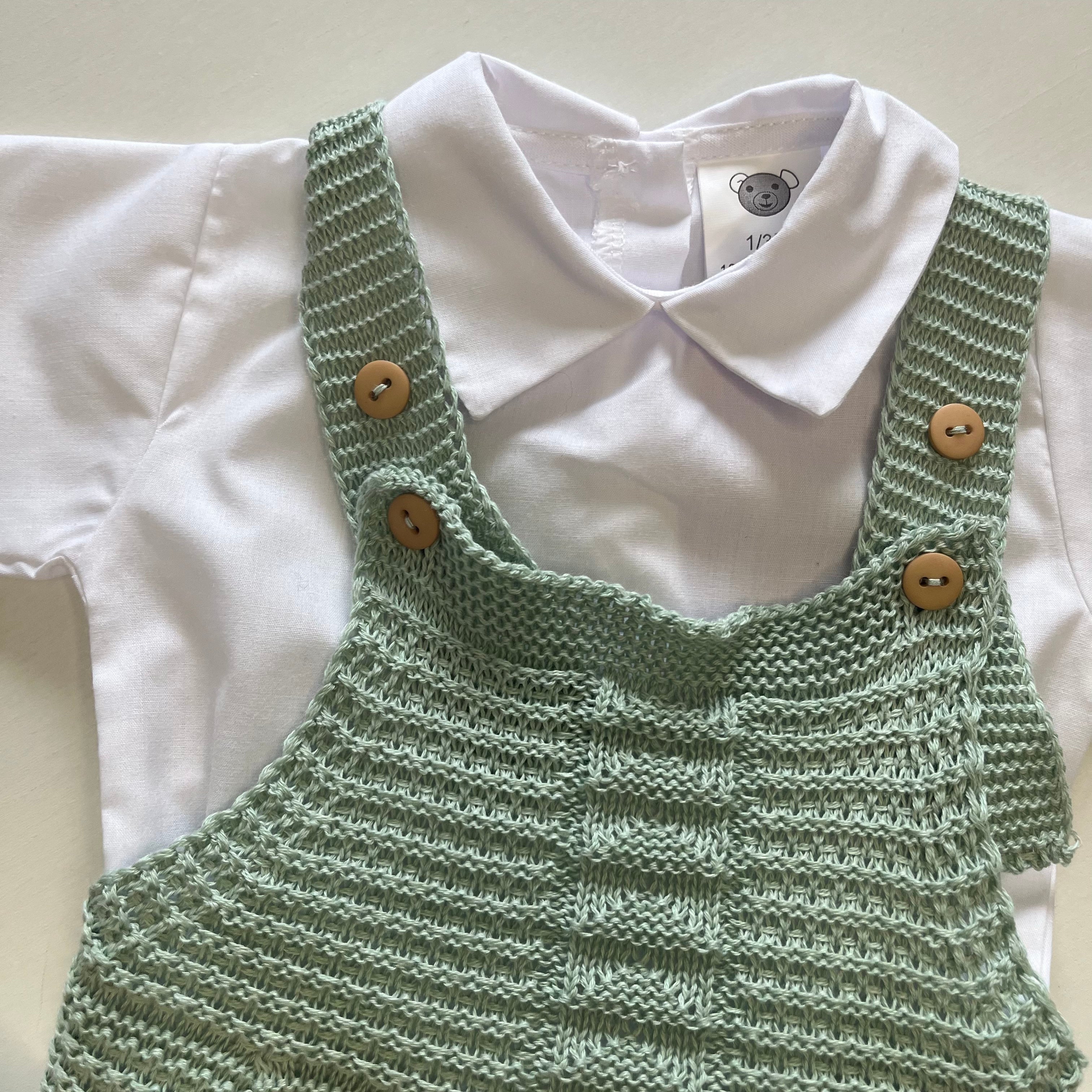 Jardineira sem pés com blusa simples