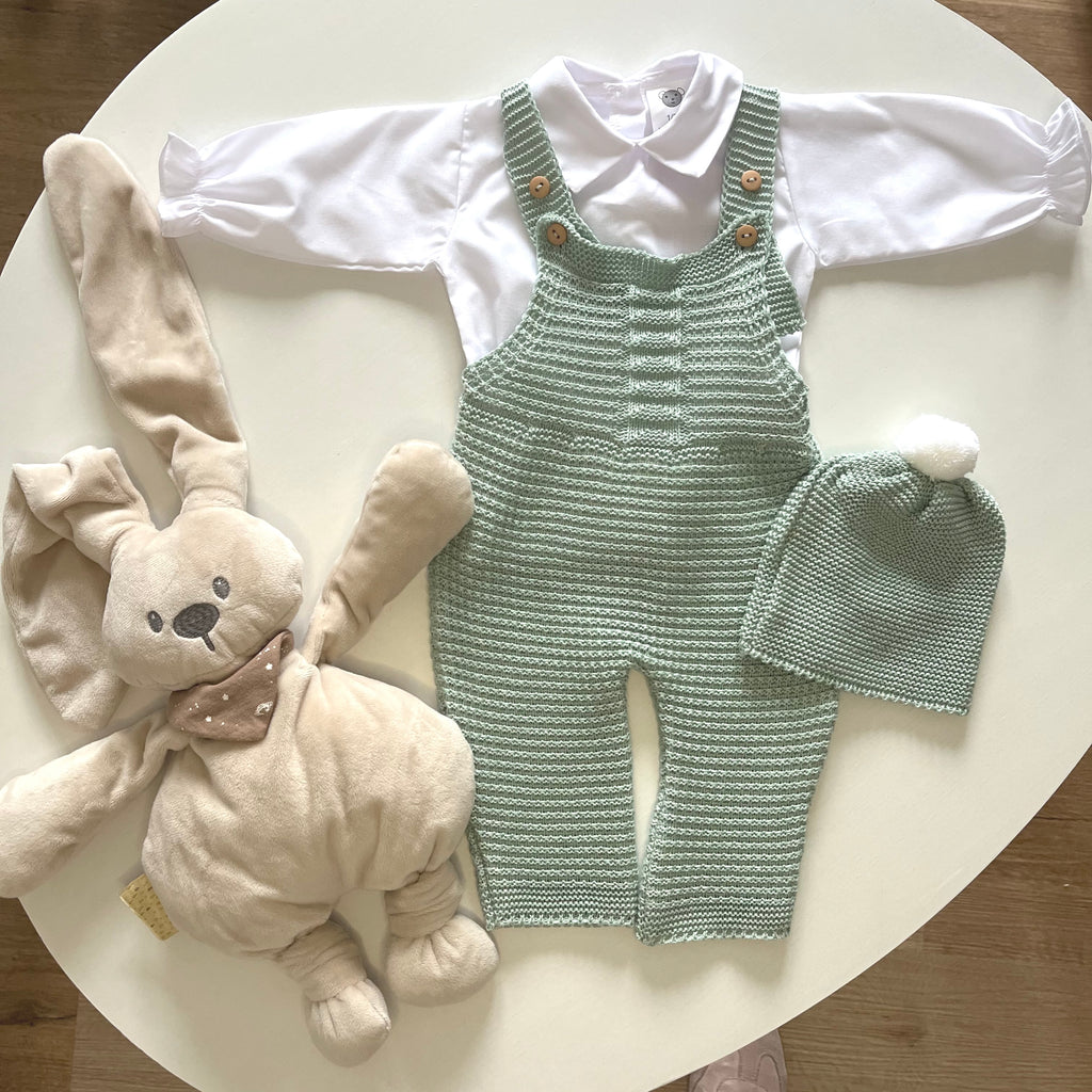 Jardineira sem pés com blusa simples