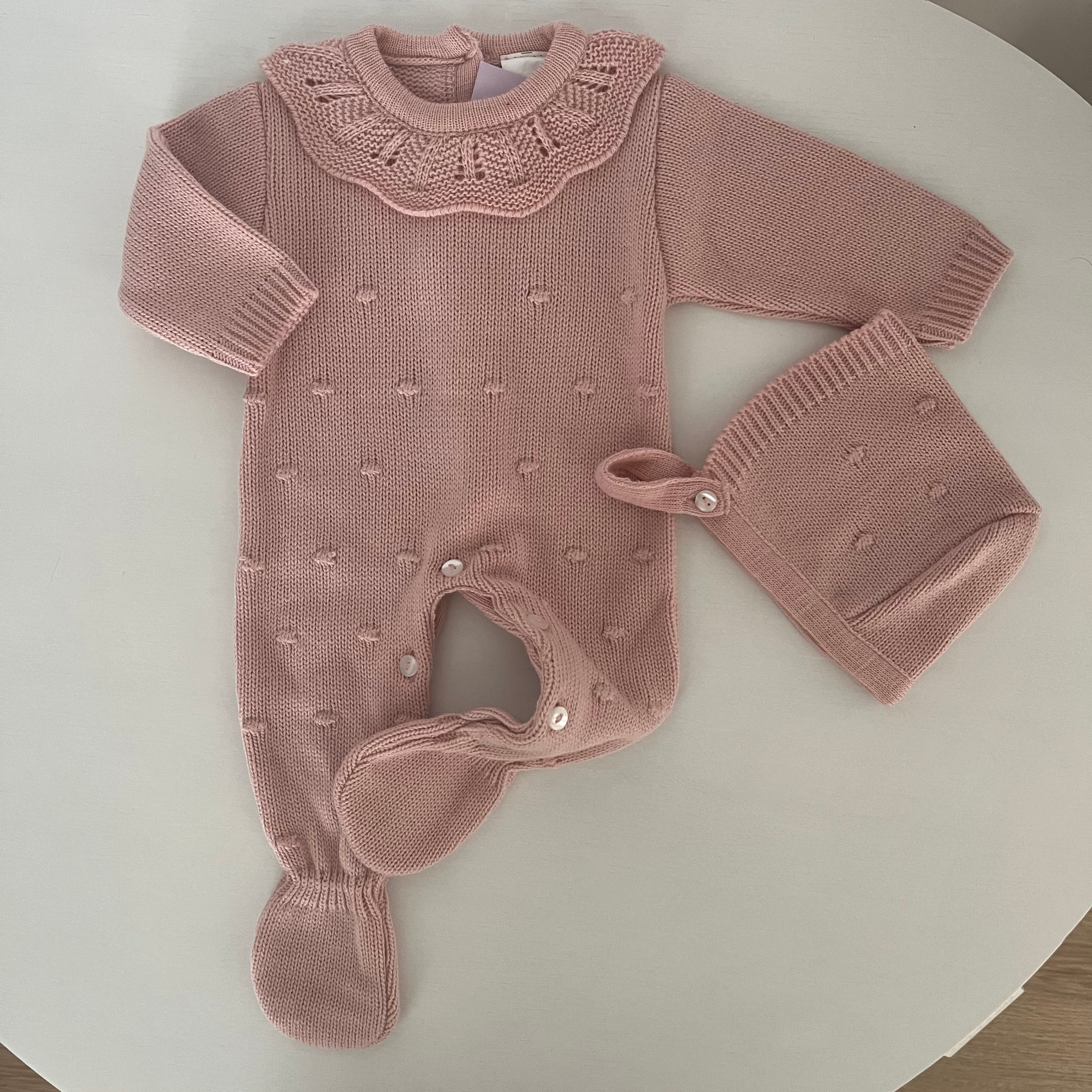 Conjunto saída de maternidade do pompom com gola