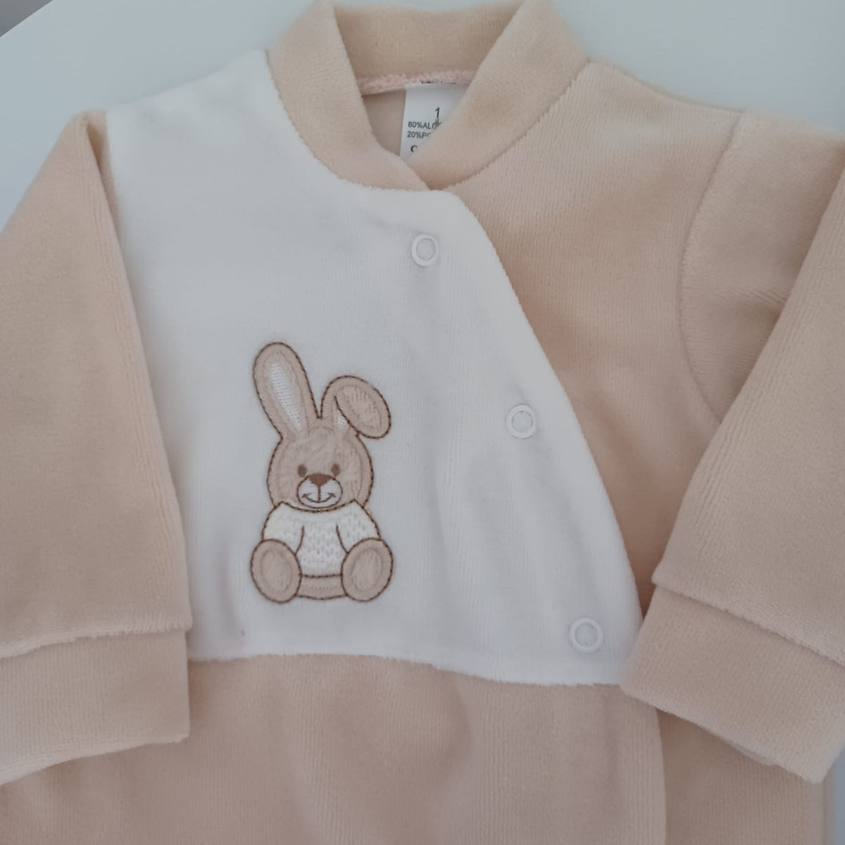 Babygrow do coelhinho de pêlo